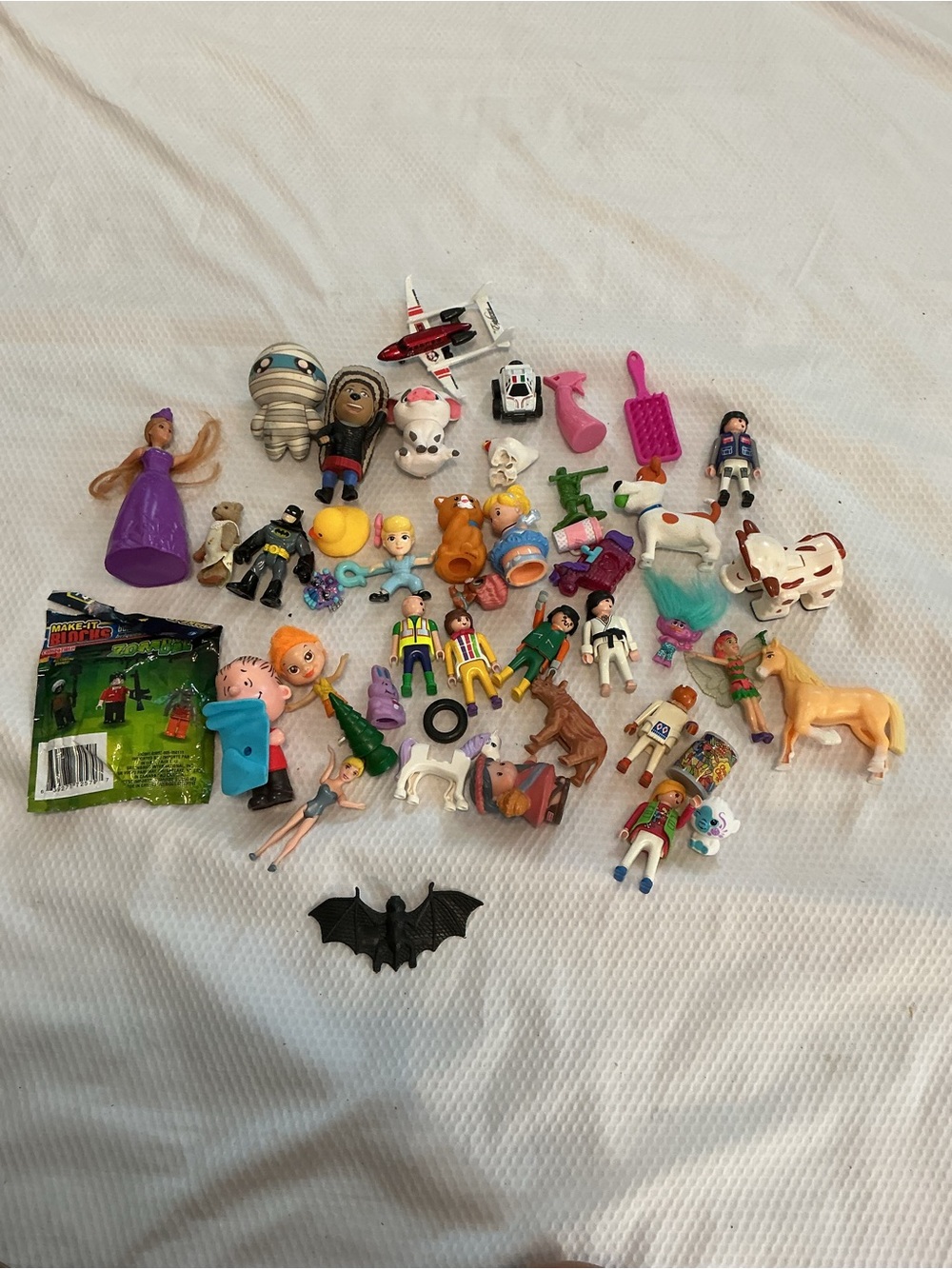 Mixed Kids Playset Figures - Multi-Color Assortment